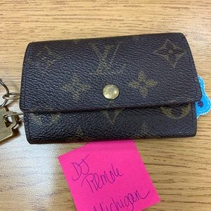 LV Mono 6 Key Holder